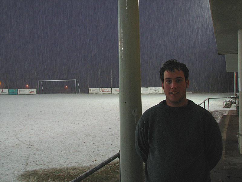 Visualitzar la foto -> Cau la nit i fa fret.